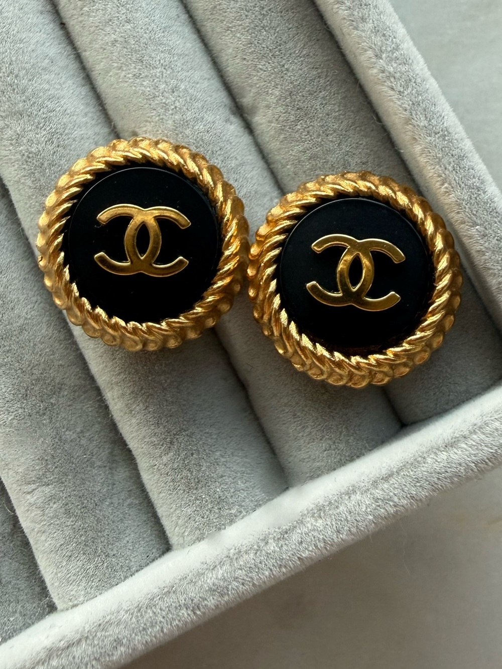Vintage Chanel clip earrings ‘95 in perfect condition